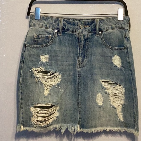Forever 21 distressed denim mini skirt size small - Picture 1 of 4